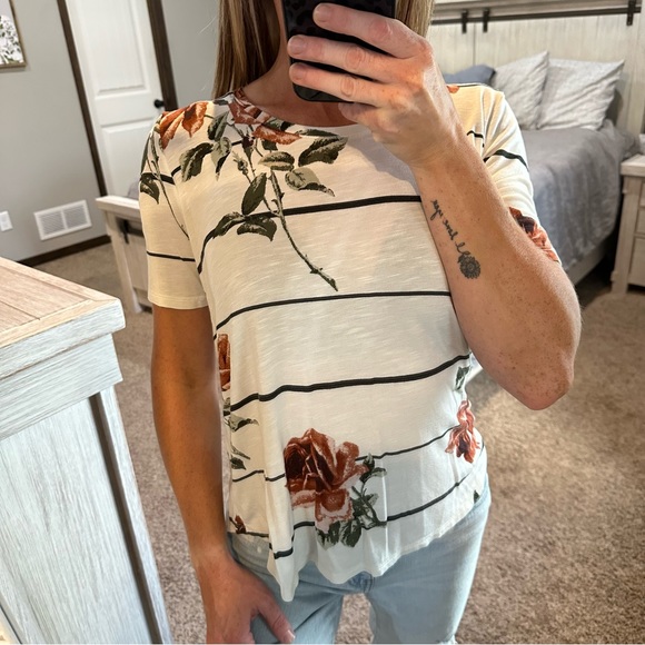 Maurices White & Floral & Striped Print 3/4 Sleeve Blouse Size Medium - Picture 2 of 9